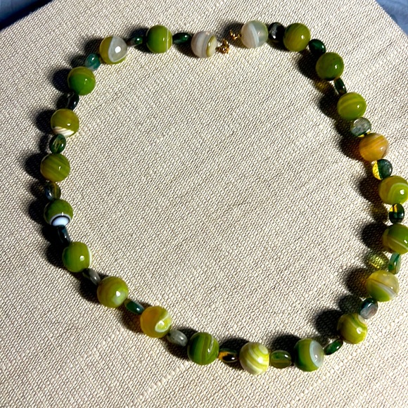 Green, agate and semi precious stone and glass necklace 20 inches long - Picture 1 of 4